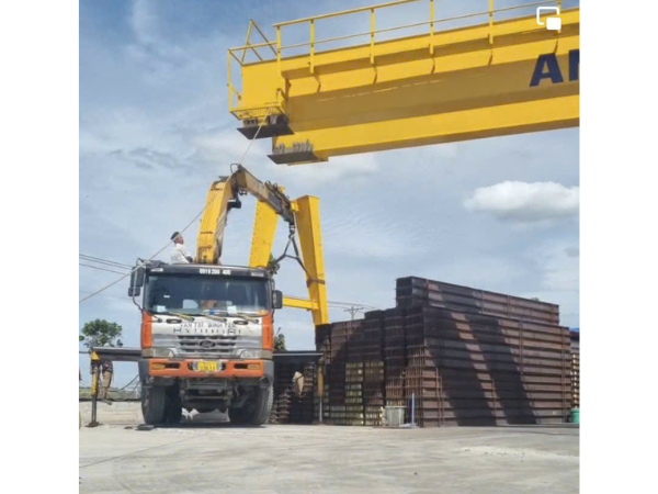 Thi công lắp đặt cầu trục, cổng trục, thang tải hàng